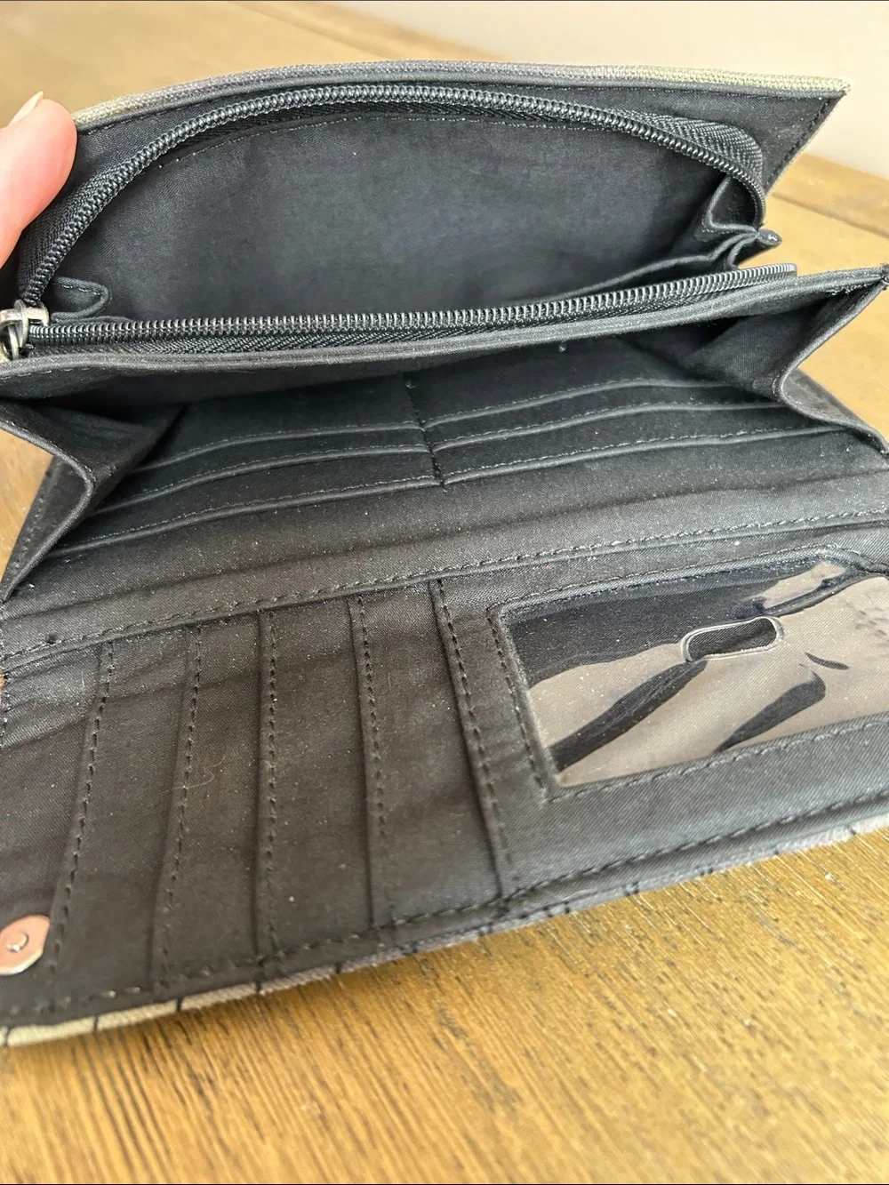 RVCA Canvas Fold-Over Women’s Wallet/Clutch. Features A Gray/Black Ombre Design.
